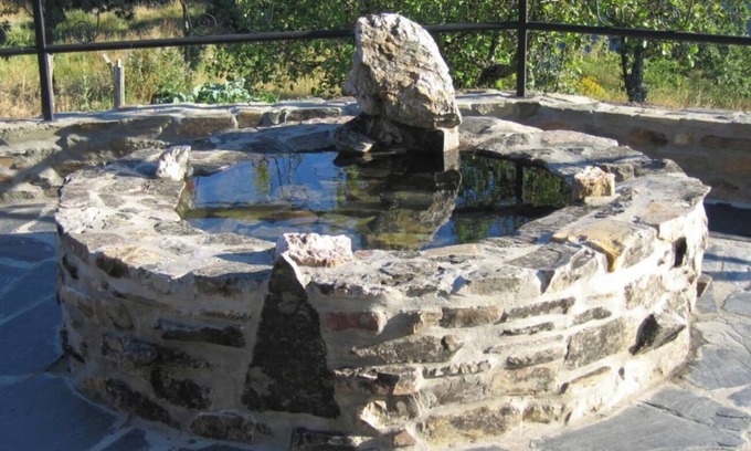Santa Cruz de Montes House | Room 'Peñainfierna Con Chimenea' with Mountain View, Shared Garden and Wi-Fi