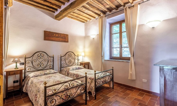 Monticiano Apartment | Room 'Podere Marroneto - Camera 1' with Mountain View, Shared Pool and Wi-Fi