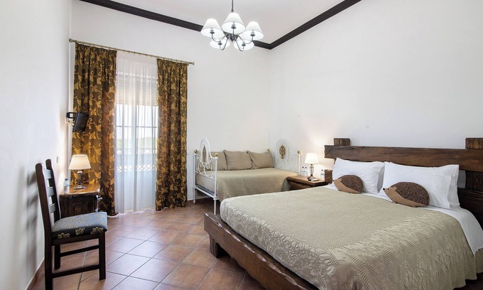 Espirito Santo Apartment | Room 'Quarto Castanho-Countryside View-with Patio' with Shared Pool, Wi-Fi and Air Conditioning