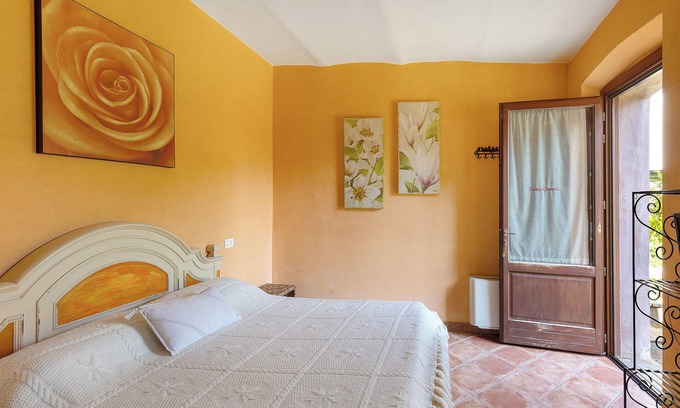 Campagnolo Apartment | Room 'Quadrupla Comfort 1' with Shared Terrace, Wi-Fi and Air Conditioning