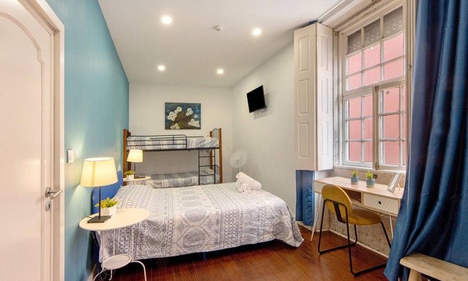 Campanha Apartment | Room 'Quadruplo' with Shared Garden and Wi-Fi