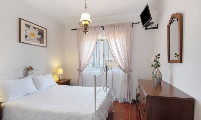 Provesende Apartment | Room 'Quarto 3 - Casa Da Jesus' with Mountain View, Wi-Fi and Air Conditioning
