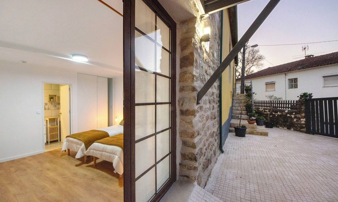 Coimbra Apartment | Room 'Quarto 3 Rc - Quinta Df' with Mountain View, Wi-Fi and Air Conditioning