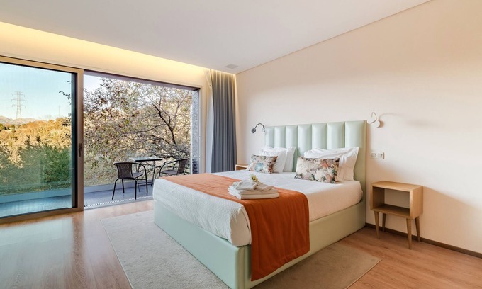 Ventosa Apartment | Room 'Queen 4 - Oak Nature' with Shared Pool, Shared Terrace and Wi-Fi