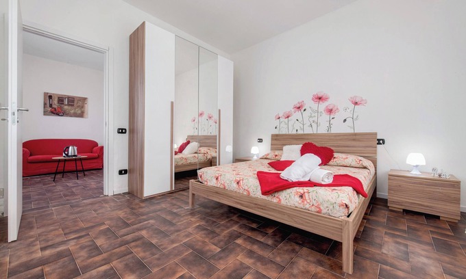 Alzate Brianza Apartment | Room 'Rossa' with Shared Terrace and Wi-Fi