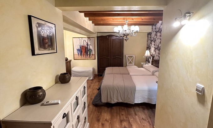 Lerin Apartment | Room 'Suite Las Cardelinas' with Mountain View, Wi-Fi and Air Conditioning