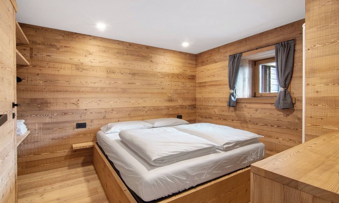 Montespluga Apartment | Room 'Suretta' with Mountain View View and Wi-Fi
