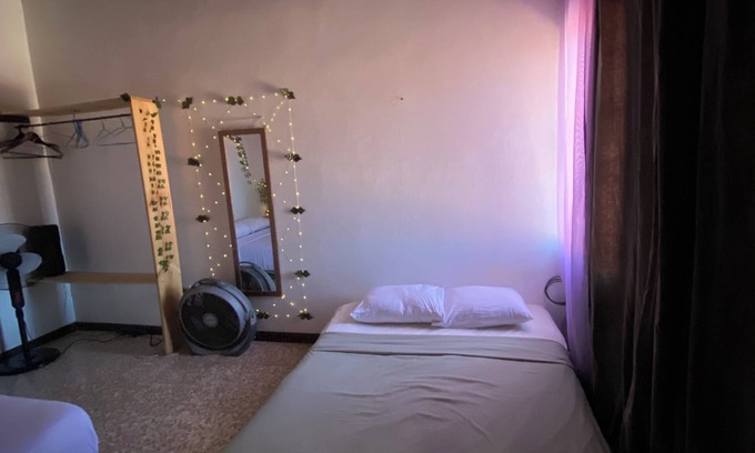 Liberia Bed & Breakfast | Room+WiFi+Kitchen+Tv+Laundry+Parking @Guanacaste