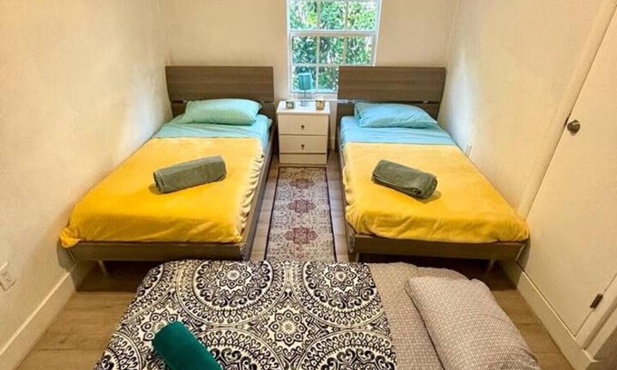 Wynwood Art District House | Room with 2 twins Wyndwood/Midtown