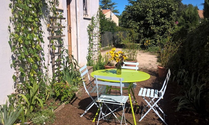 Grabels Bed & Breakfast | Room with independent access in villa