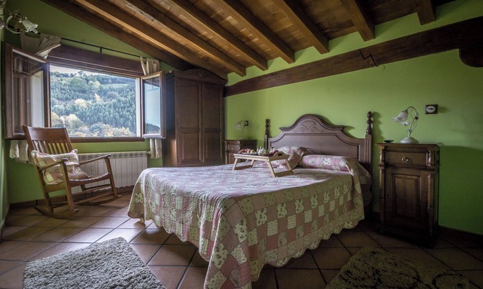 Valle de Carranza Apartment | Room with Mountain Views, Shared Garden, and Wi-Fi