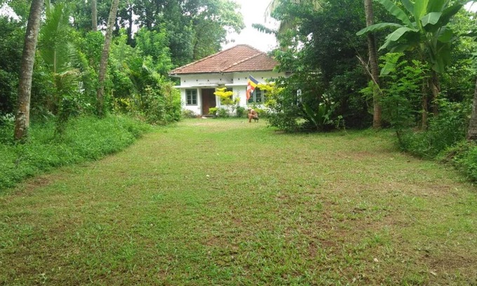Battaramulla House | Rooms at Colombo Sri Lanka. Nearly Sri Lanka Immigration Office, Relway Station