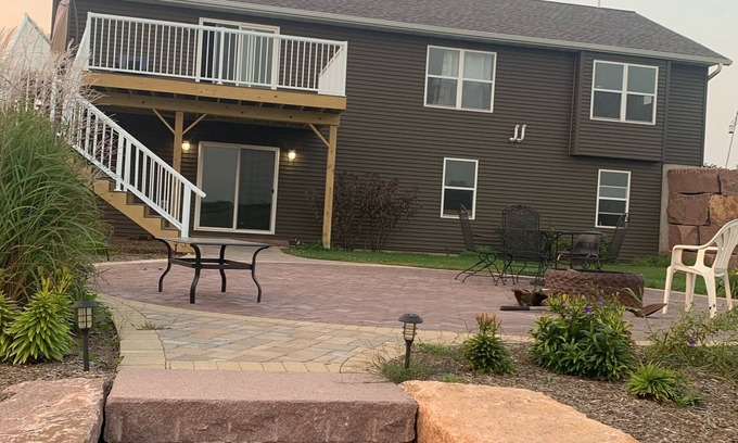 Stratford House | Rooms for rent daily, weekly, or monthly for traveling workers or vacationers.
