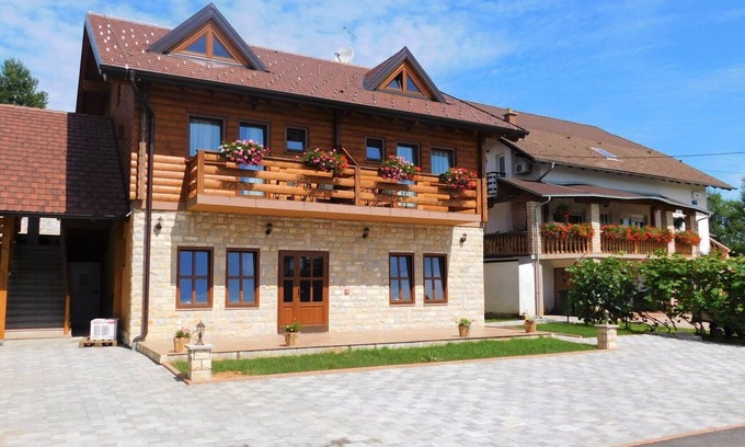 Grabovac Apartment | Rooms Ilija, (15147), Rakovica, Croatia