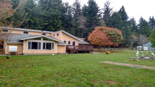Crescent City Bed & Breakfast | Rooms, RV,Tents in Redwood N&S Park 红木国家公园的房间