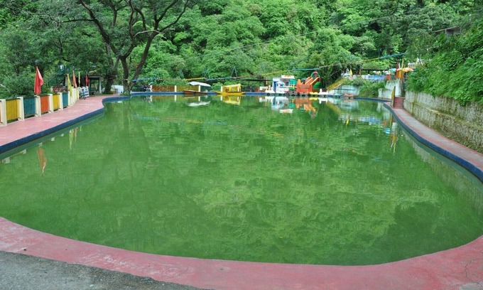 Tehri Resort | Rooms with a Private Waterfall