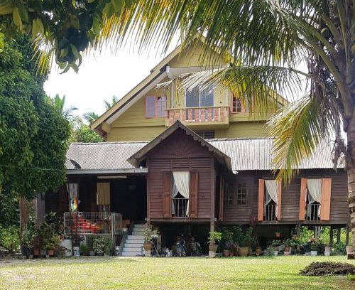 Batu Kikir House | Roomstay "Ghumah Uwan"