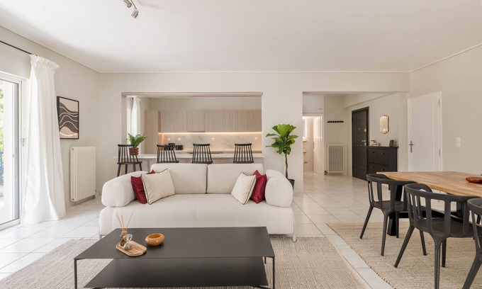 Amarousion Apartment | Roomy 3BR Apartment in Marousi