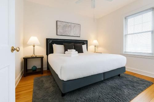 Rogers Park Apartment | Roomy 3BR Apartment near Beach - Lunt 33-2N