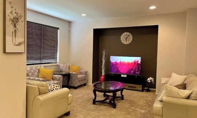 Winnipeg House | Roomy 4 bedroom House