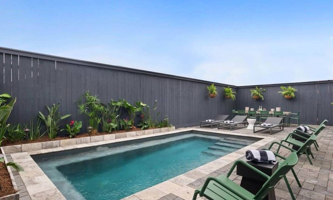 Faubourg Lafayette Hotel | Roomy, Historic Restoration | Heated Pool