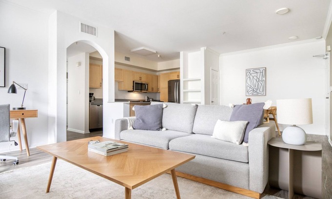 Hollywood Apartment | Roomy Hollywood 2BR w/Gym, Pool, nr. Chinese Theater, by Blueground