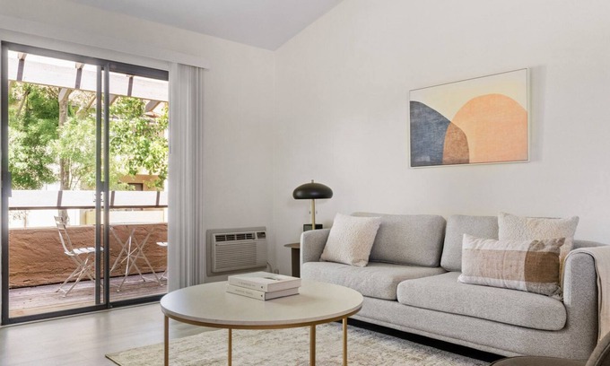 Shoreline West Apartment | Roomy Mountain View 3BR w/ Pool & Gym, 5 mins to Target, by Blueground