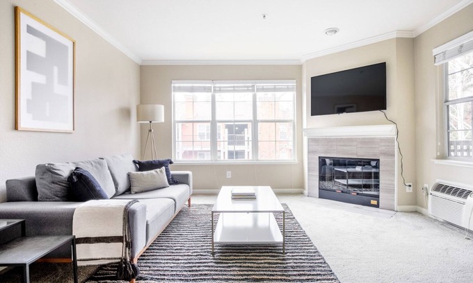 Santa Clara Apartment | Roomy Santa Clara 1BR w/Parking, Pool, walk to Dining by Blueground