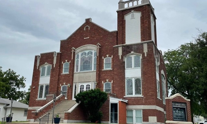 Eskridge House | Roomy vintage retreat/repurposed church/pet friendly