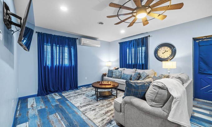 Madisonville House | Roos&Blues lake house. City park steps away. Rm for 6, king beds, pets friendly