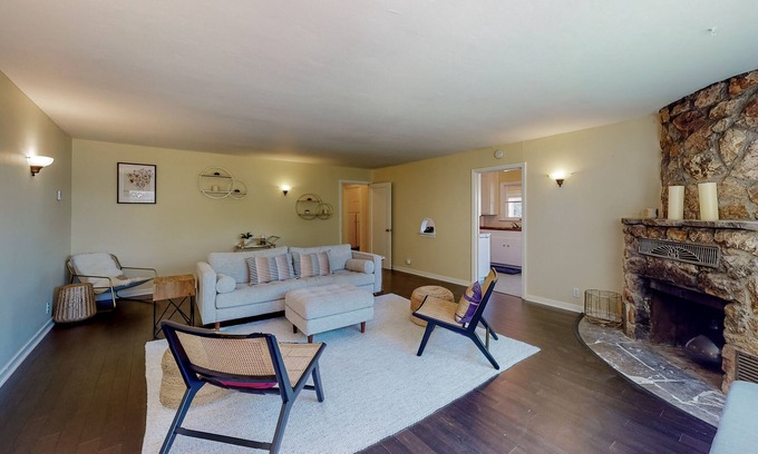 Healdsburg House | Rooster Cottage | House with Russian River views, hot tub, back deck, W/D, patio