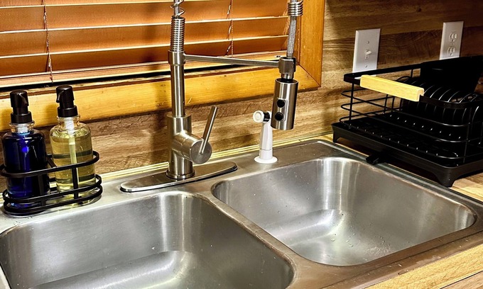 Wilkesboro Apartment | Rooster Roost - Pet Friendly! - Cabin Apartment