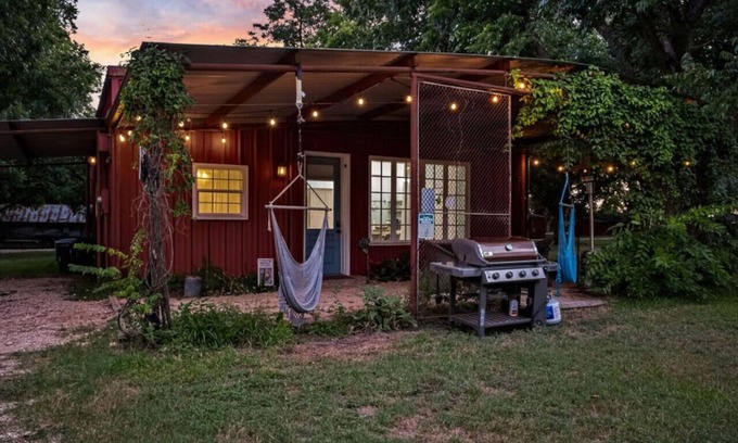 Prairie Lea House | RoosterHouse Countryside Pecan Farm 6ac SanMarcos
