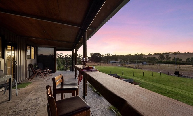 Rosa Glen Ski Chalet | ROSA GLEN RETREAT - Rustic/Modern Impeccable, Creative. 15mins - Margaret River.