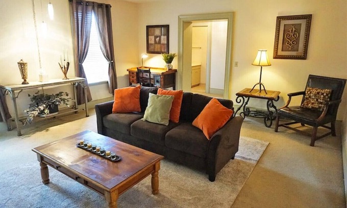 Coshocton Apartment | Roscoe Retreat in Heart of Historic Roscoe Village
