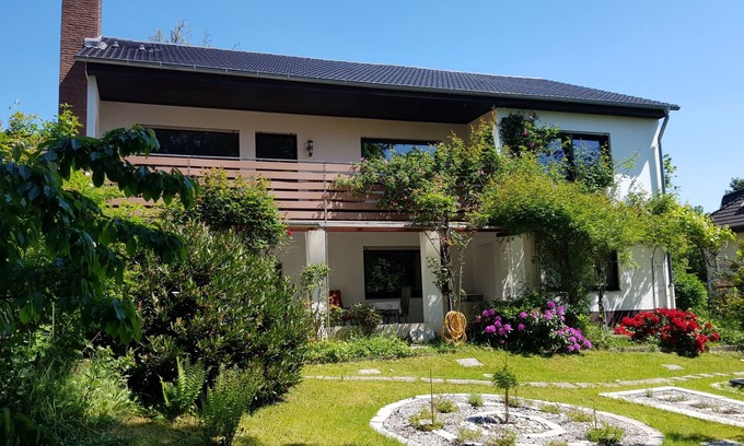 Bad Nauheim Apartment | ROSE Apartment 50 qm with Veranda ang garden