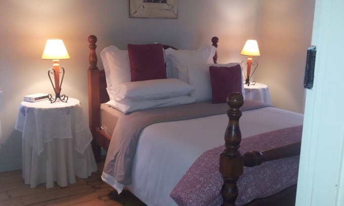 Dixons Creek Cottage | ROSE AT LEAFIELD COTTAGES