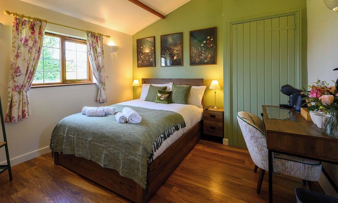 Staple Hill Apartment | Rose by StayStaycations