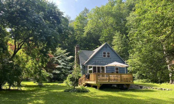 Circleville House | Rose Cottage: A Catskills Retreat in the Woods