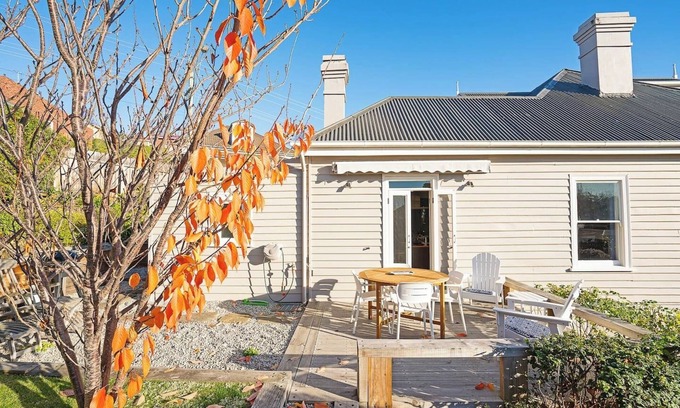 West Hobart House | Rose Cottage Charming Haven near CBD and Waterfront