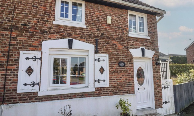 Cottingham House | ROSE COTTAGE, pet friendly, character holiday cottage in Cottingham