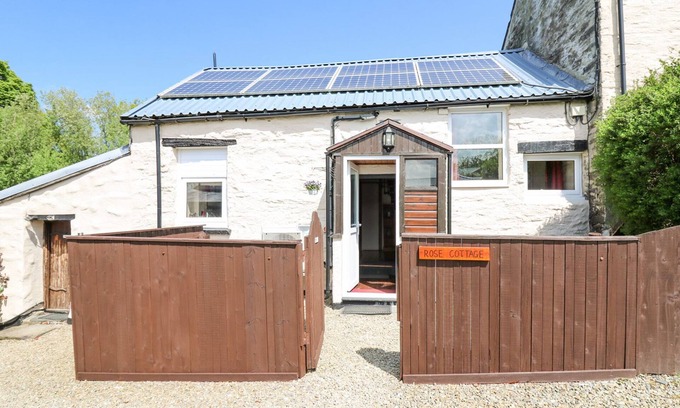 Llandysul Cottage | ROSE COTTAGE, pet friendly, character holiday cottage in Penrhiwllan