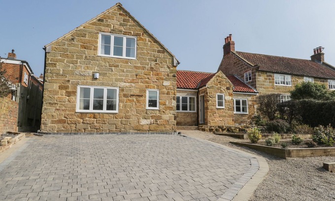 Carlton-in-Cleveland House | ROSE COTTAGE, pet friendly, character holiday cottage in Faceby