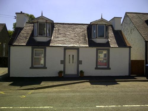Saint John's Town of Dalry House | RoSE COTTAGE THREE BEDROOM HOUSE WITH PARKING Spring Special