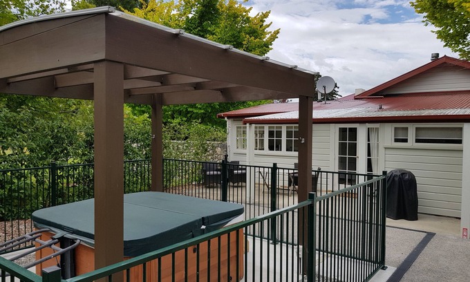 Masterton District Cottage | Rose Cottage - Tranquil retreat n