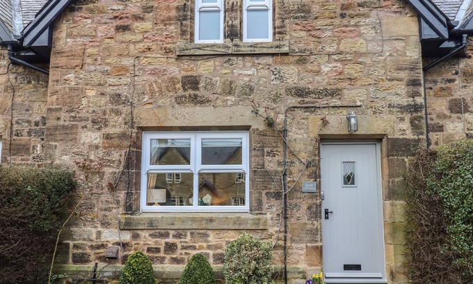 Lesbury Cottage | ROSE COTTAGE, with a garden in Alnmouth