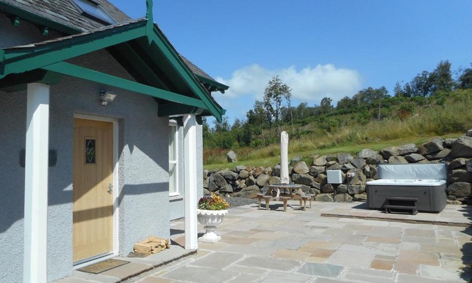 Blairgowrie House | Rose Cottage with Hot Tub