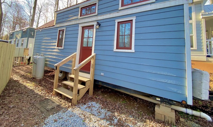 Travelers Rest House | Rose & Crown ~ A Tiny House!