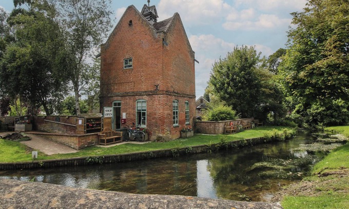 Eardisland Cottage | ROSE, family friendly, with a garden in Eardisland