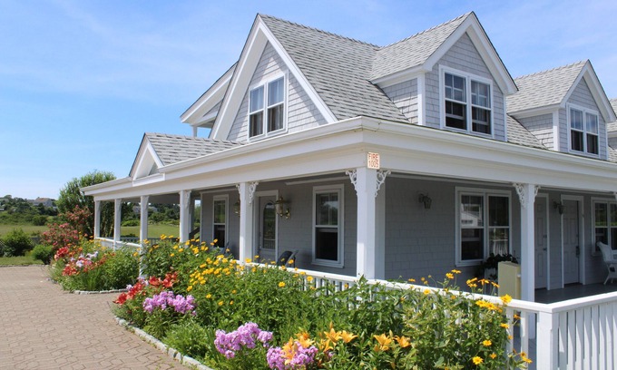 Block Island Bed & Breakfast | Rose Farm Inn